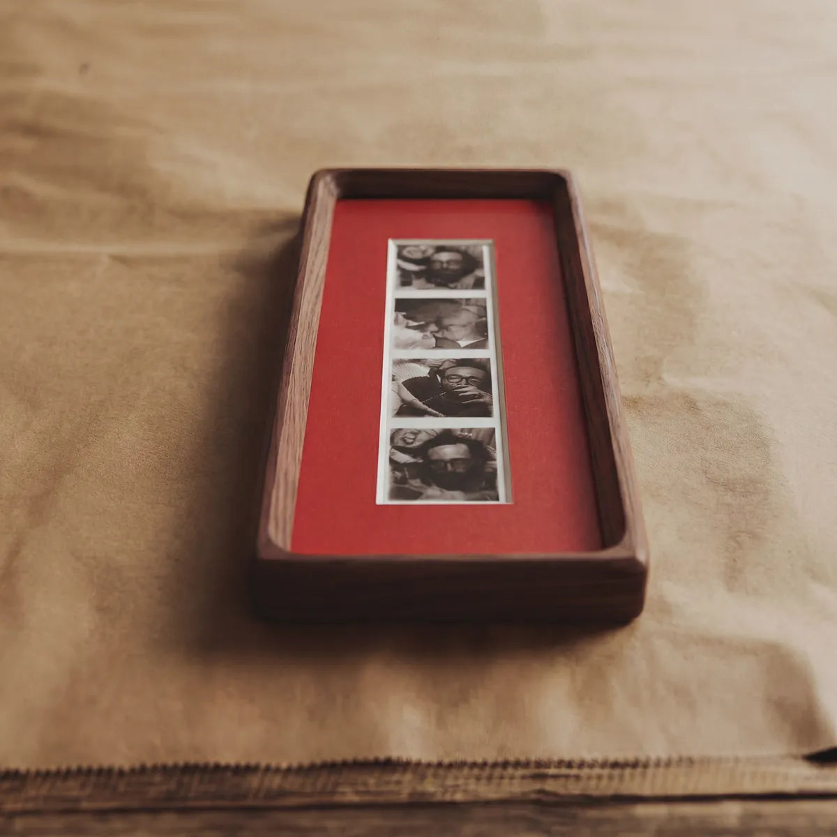 L’Instant — Cadre Photomaton en Noyer Rouge